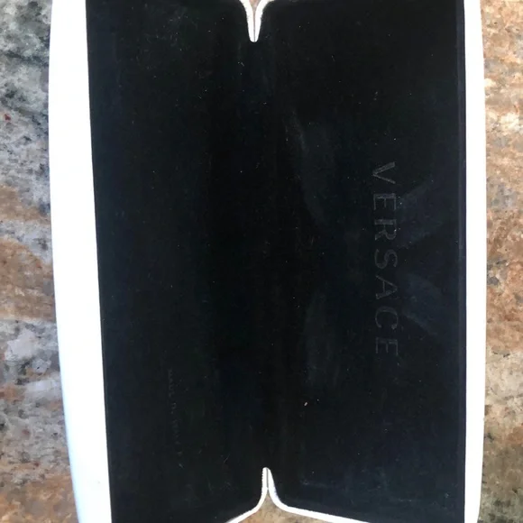 Women’s Versace sunglasses - Picture 4 of 9